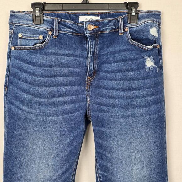 Zenana Distressed Raw Hem Cropped Flare Jeans Size 30 - Picture 4 of 9